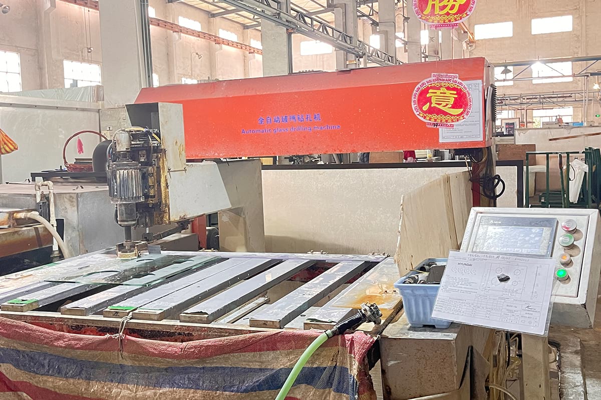 Automatic glass drilling machine